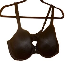 Victoria’s secret body full coverage black bra 38DDD 38F